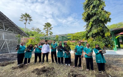 “Penguatan Ekoteologi” Menanam Satu Bibit Pohon Bersama PPPK MTs Negeri 7 Jember
